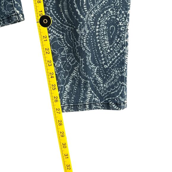Chico's Platinum Denim Paisley Print Button Pockets Jeans Size 8 / Medium (1) - Picture 7 of 7